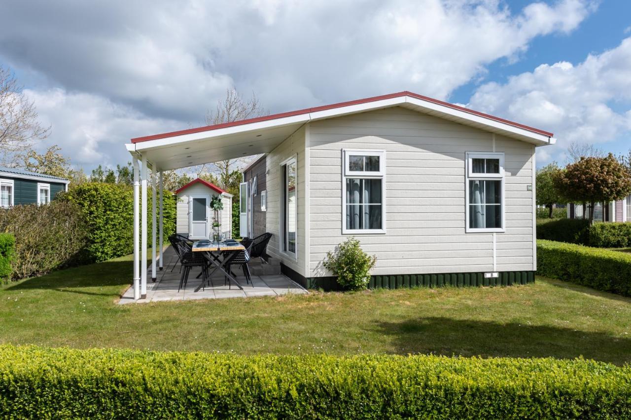 Luxe 5-persoons chalet op familiecamping Baarland Extérieur photo
